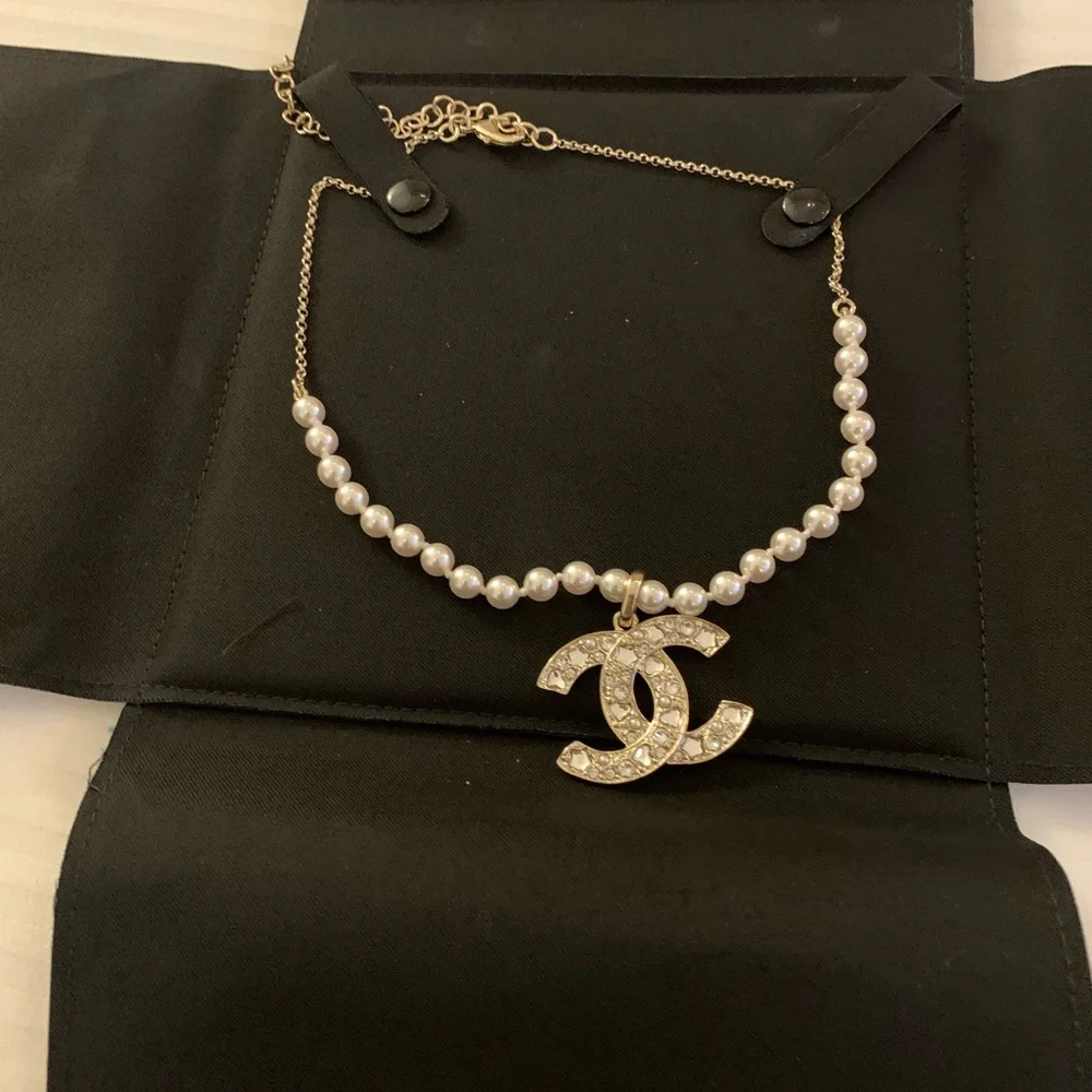 Authentic Brand new,authentic Chanel White Pearl Necklace with pouch, box,ribbon - Picture 6 of 13